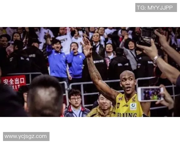 挥手告别绿茵场的传奇球星与他们的最后身影